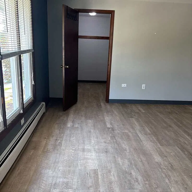401 S Van Buren St — Photo 4