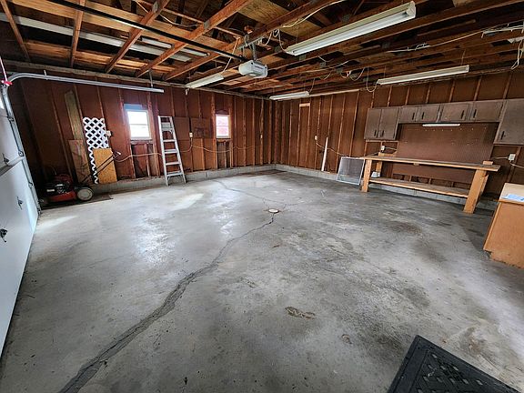 5th image of 421 School St