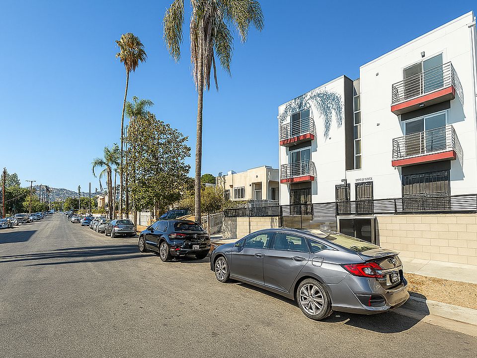 1st image of 1342 N Mariposa Ave #201