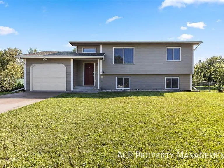 3171 Obrien St — Photo 2