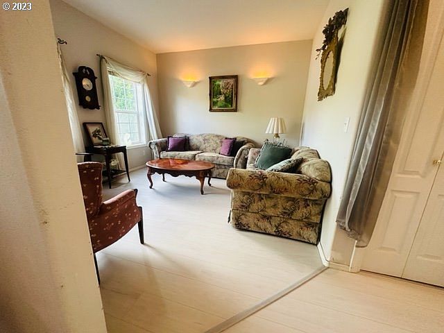 Primary Bedroom-Upper>