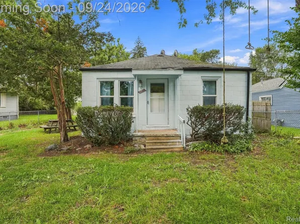 21631 Jacksonville St, Farmington Hills, MI 48336