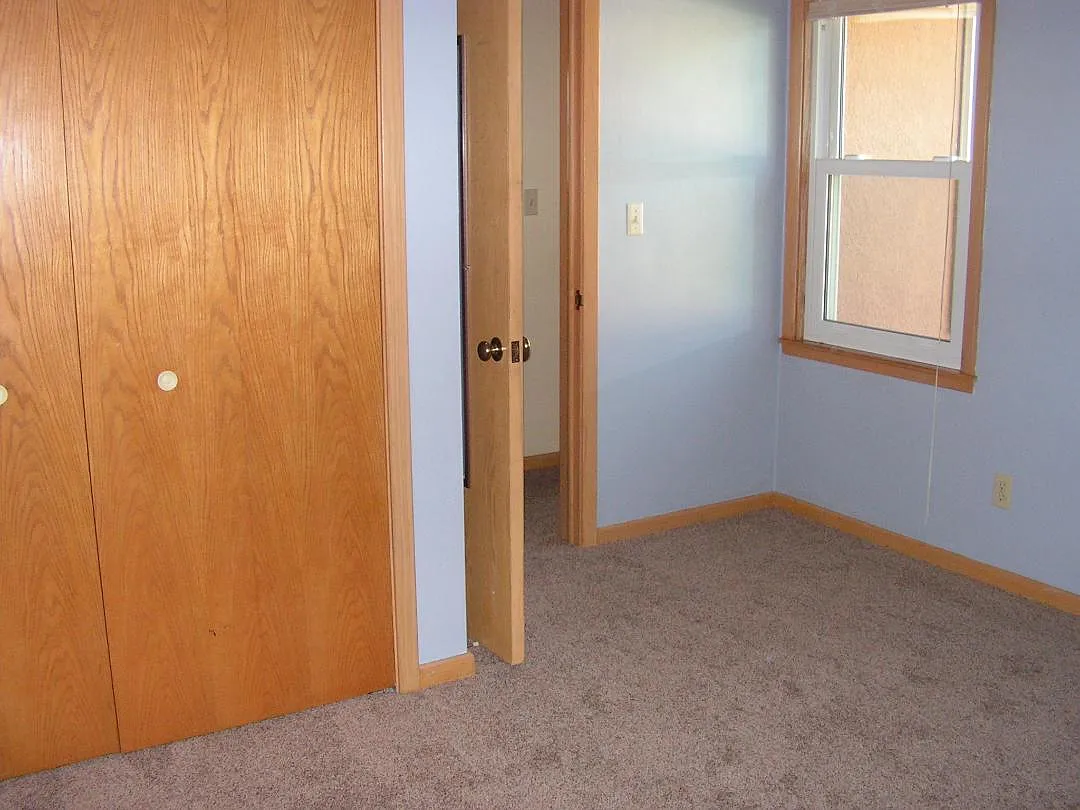 2 bed, 1980 sqft, $1,100 — Photo 3