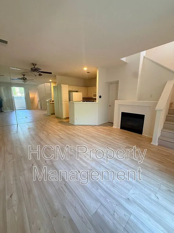 1 bed, 1.5 bath, 865 sqft, $3,150 — Photo 4