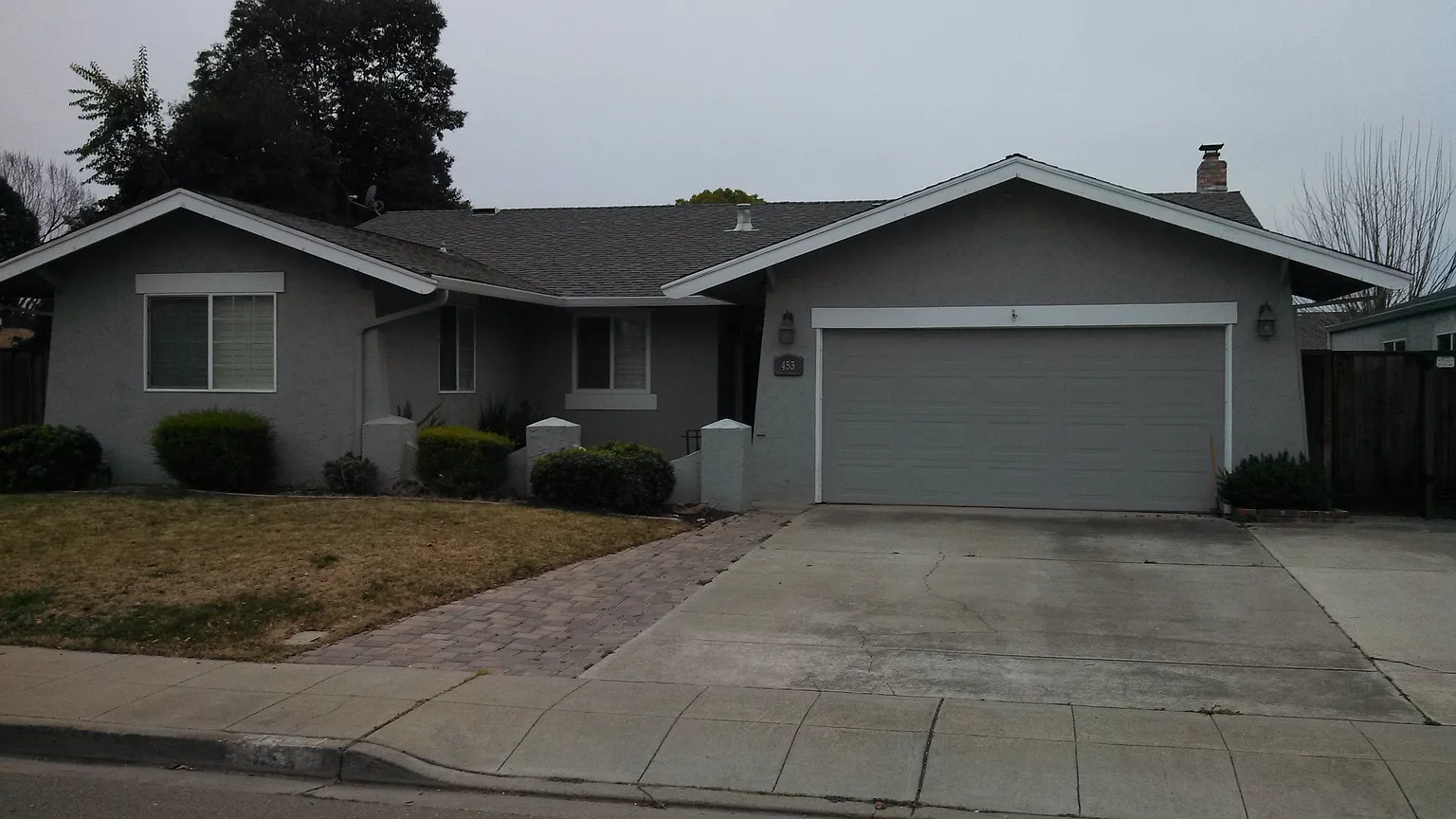 453 Leona Dr photo 1