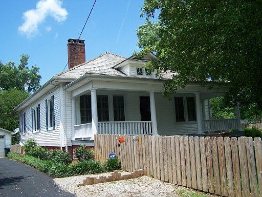 4th image of 3001 Sanders Dr