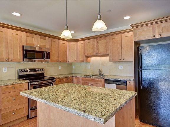 3rd image of 104 Wilkes St #104