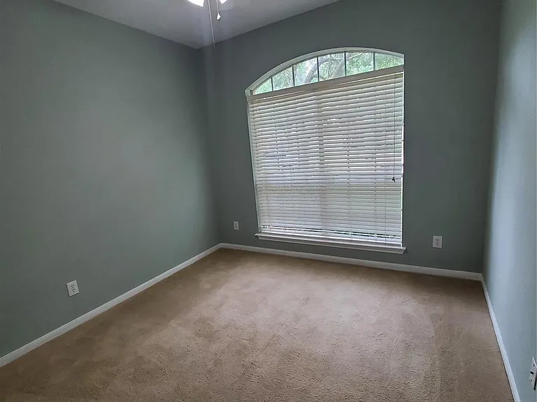 2715 Falling Forest Ct — Photo 12