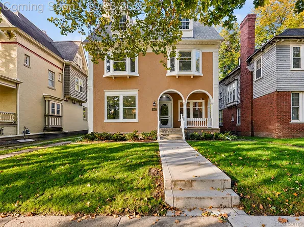863 Iroquois St, Detroit, MI 48214