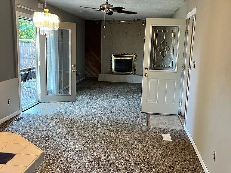 304 Highland Dr — Photo 2