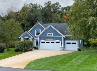 3840 Woodstream Dr SW, Grand Rapids, MI 49534