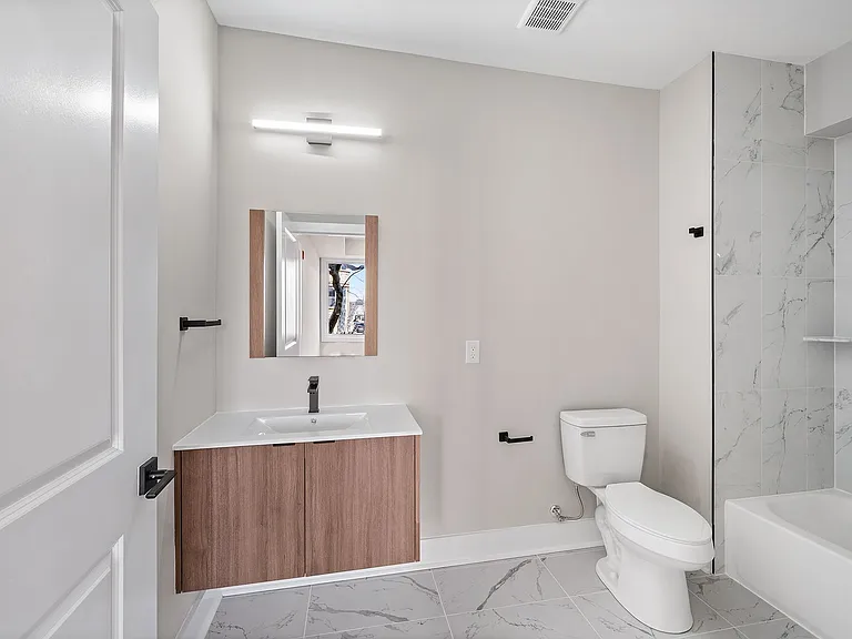 Gorgeous New Diamond St Construction Boasting Luxury Finishes — Photo 47