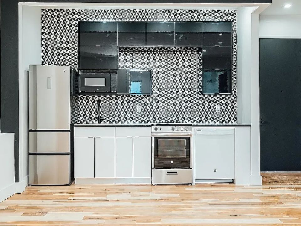 1st image of 1048 Manhattan Ave #2A