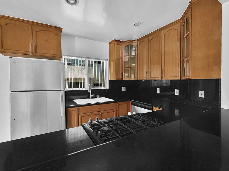 1025 Idaho Ave #6 — Photo 3
