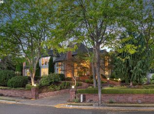 2037 Riverknoll Ct, West Linn, OR 97068