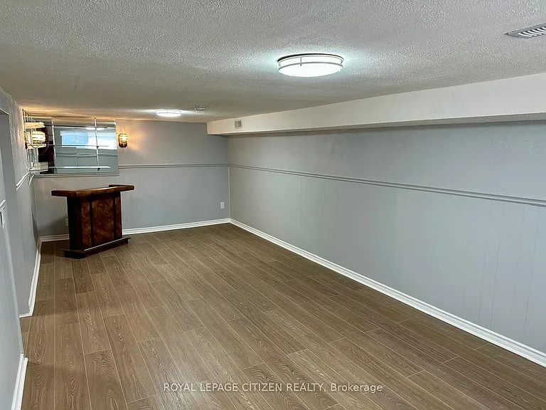 19 Garfield Cres — Photo 9