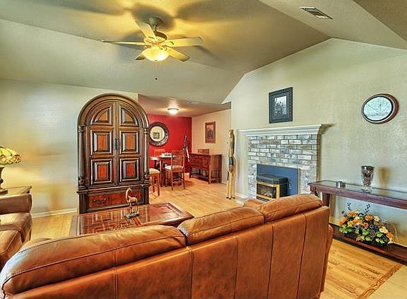 5th image of 105 Dove Hollow Dr