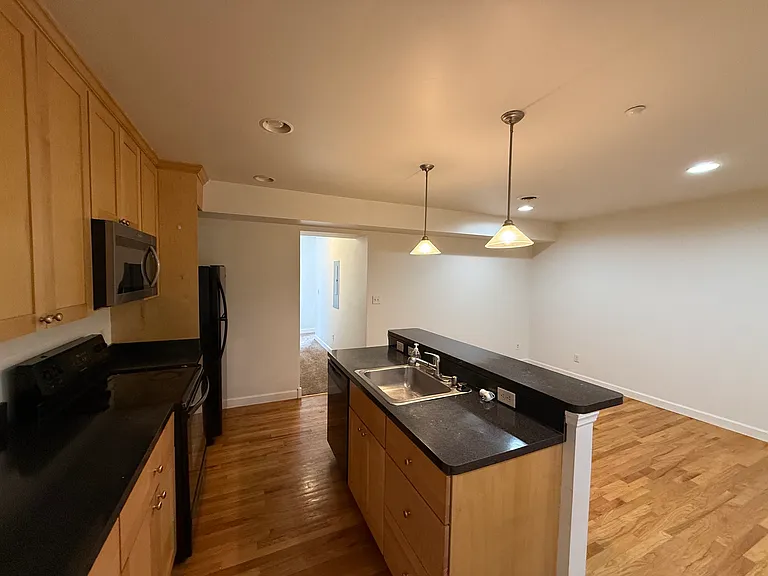 20 E Main St #6 — Photo 2