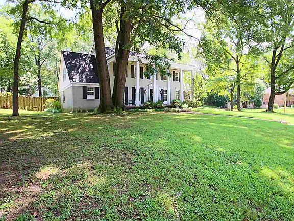 3rd image of 2256 Thornwood Ln