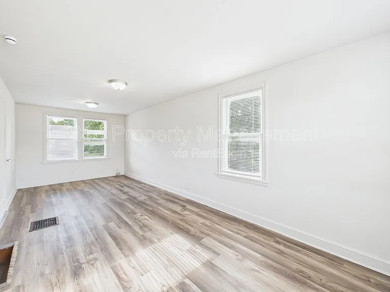 5100 Brooklyn Ave — Photo 4