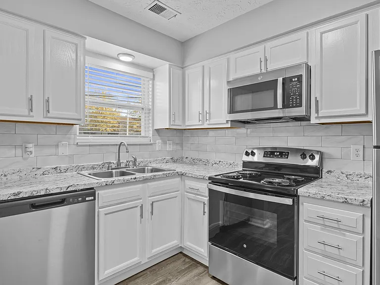 Mt. Tabor Apartments — Photo 17