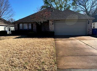 8906 E 100th Pl, Tulsa, OK 74133