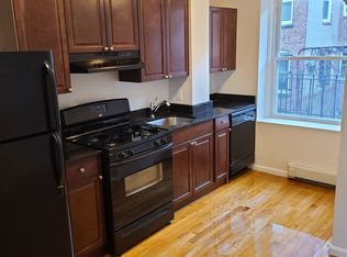 28-30 Fleet St #3F, Boston, MA 02113