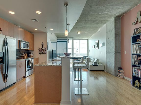 4th image of 301 Demonbreun St Unit 1615