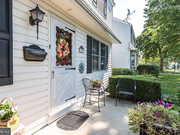 3rd image of 309 Forest Ave