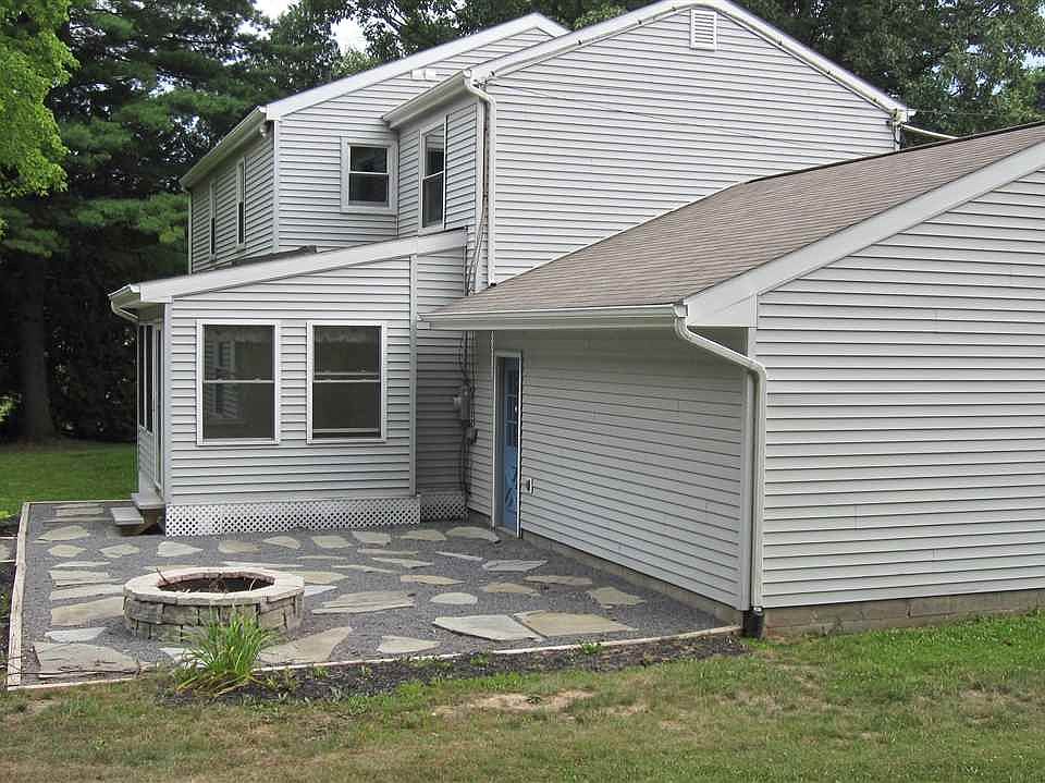 2nd image of 15 Stony Brook Dr