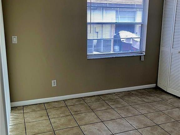 4th image of 218 SE 16th Pl