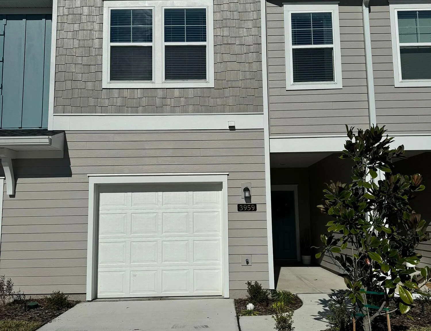 3 bed, 2.5 bath, 1660 sqft, $2,100 — Photo 1