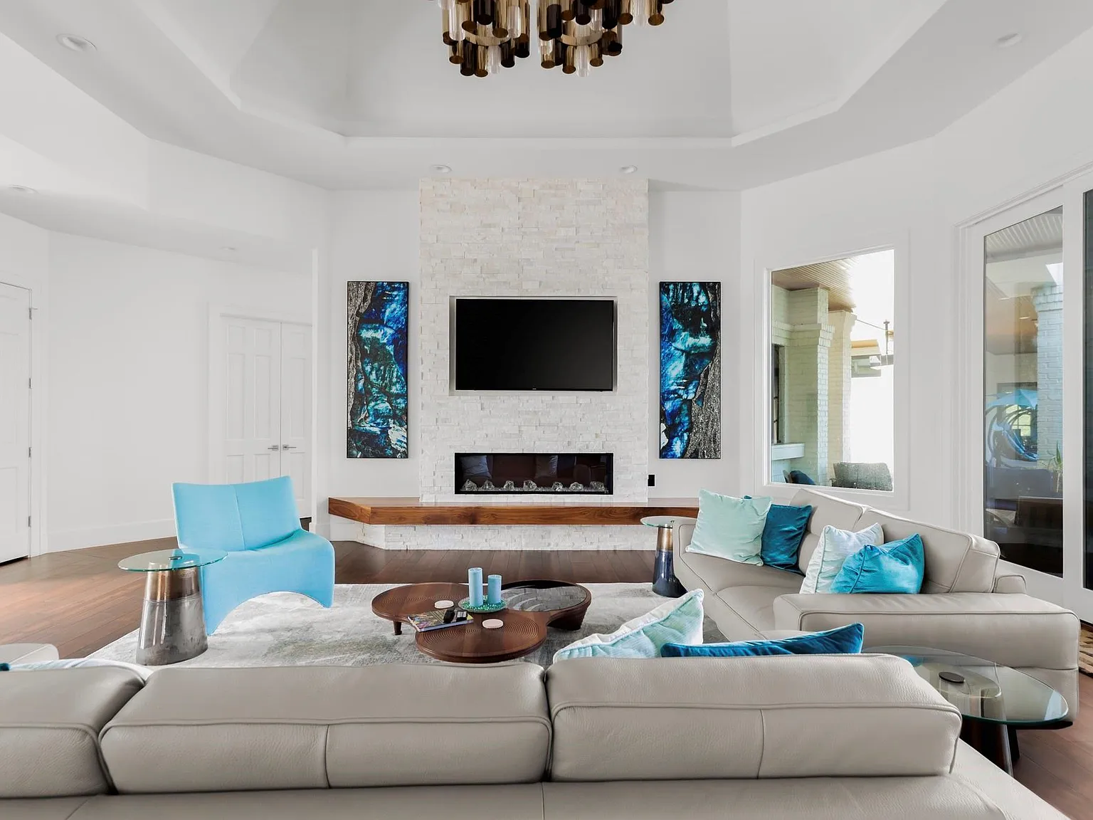5 bed, 7.0 bath, 5800 sqft, $20,000 — Photo 4