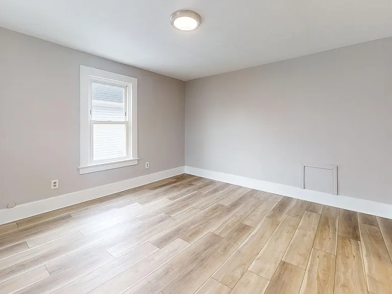 1031 W 9th St — Photo 29