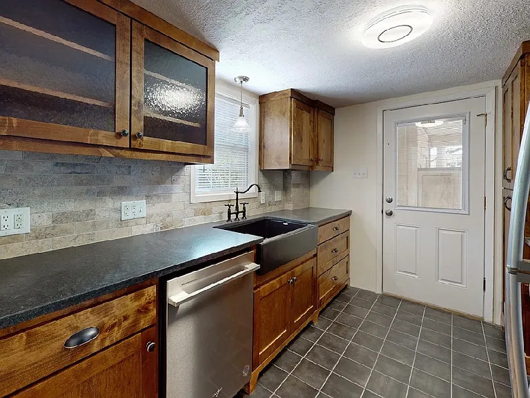 511 Homestead St — Photo 41