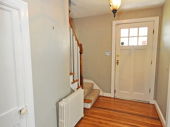 2nd image of 2804 Barry St