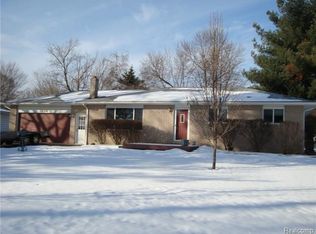 1526 S Hickory Ridge Rd, Milford, MI 48380