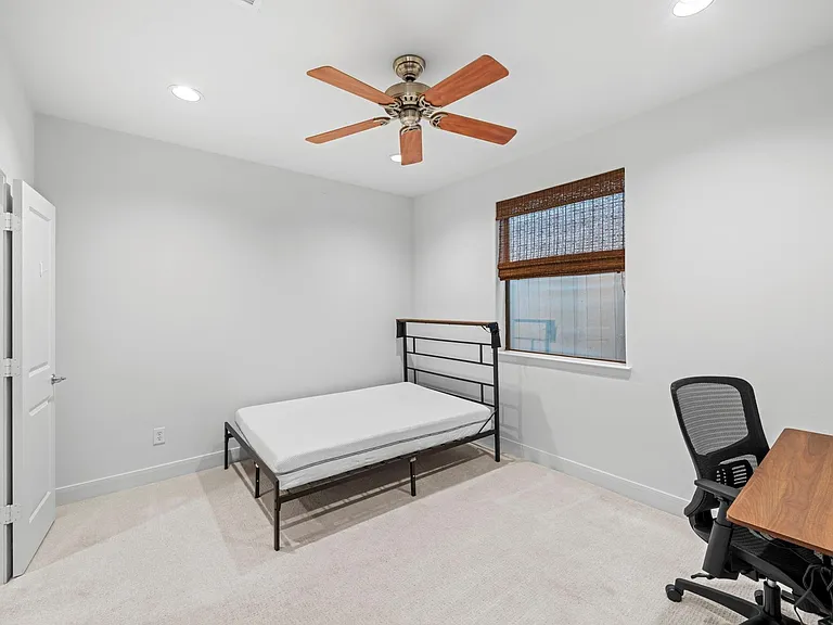 2413 Ralph St #9 — Photo 7