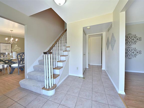 5th image of 548 Westernmill Dr