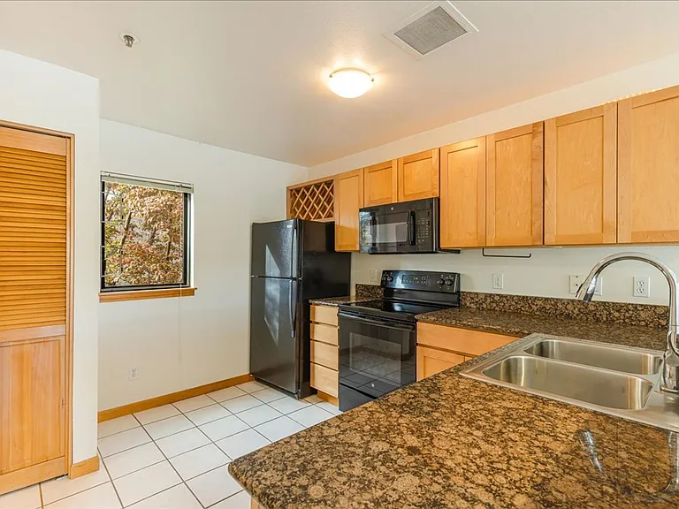 730 NW Naito Pkwy #E22 — Photo 5