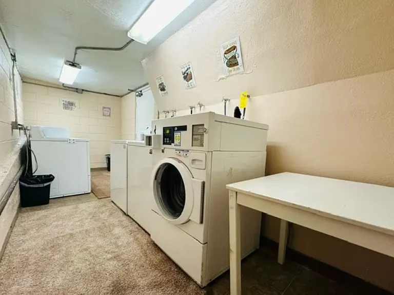 Wilcox Apartments — Photo 11