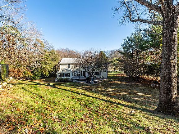 5th image of 14 Mayflower Ct