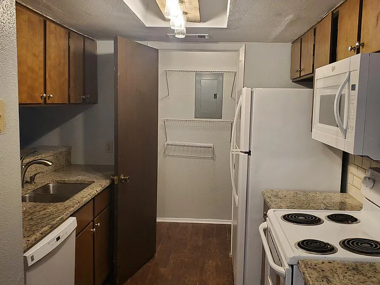 Kitchen/Laundry