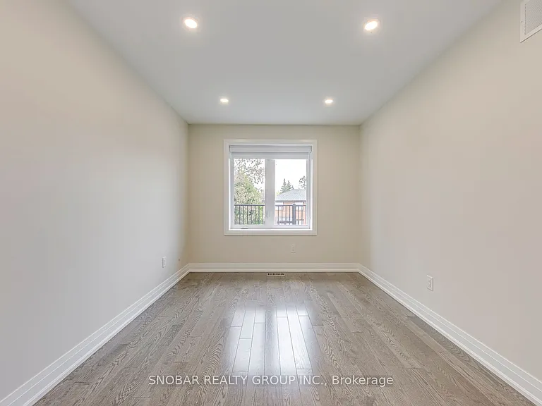 83 Clairton Cres — Photo 15