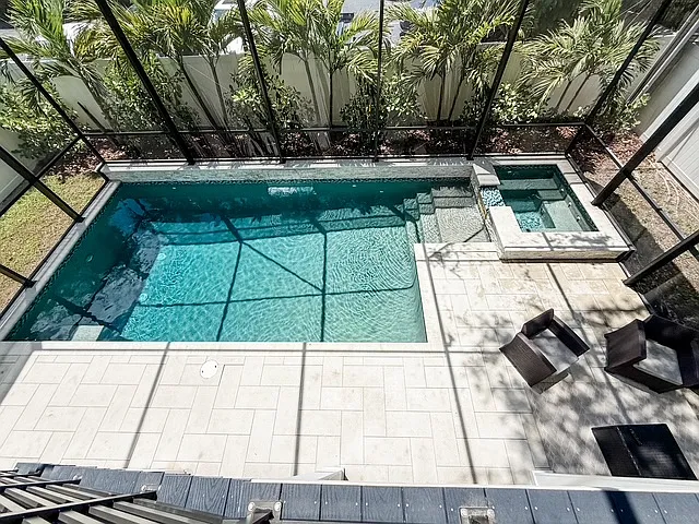 5 bed, 3580 sqft, $17,500 — Photo 3