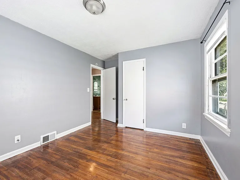 988 Glenside Ave — Photo 11