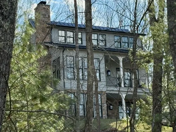 113 Shepherds Trl, Hot Springs, VA 24445