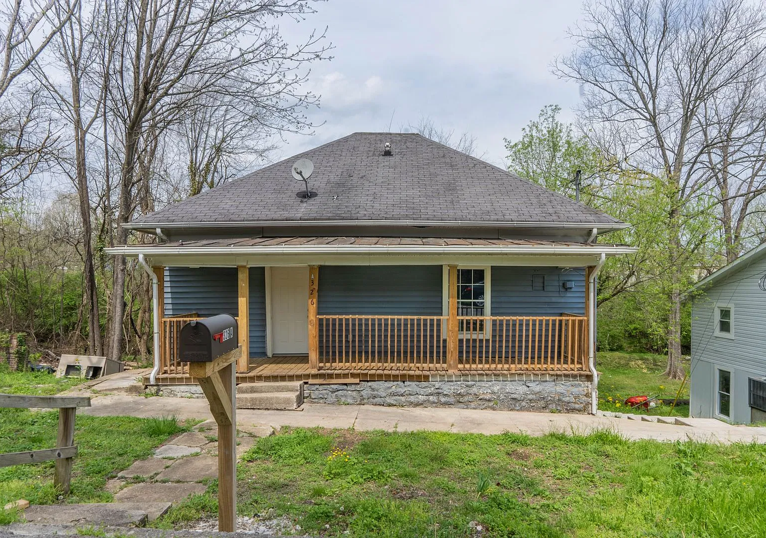 326 Maple St — Photo 1