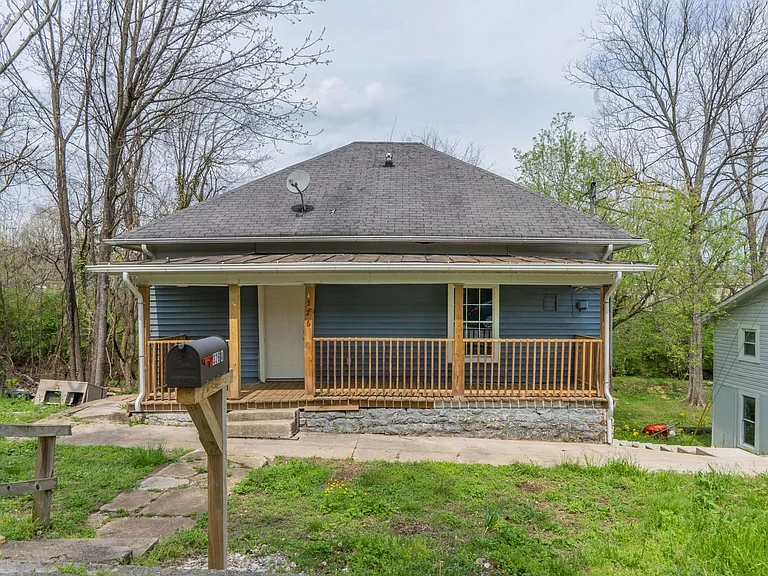 326 Maple St #A — Photo 1