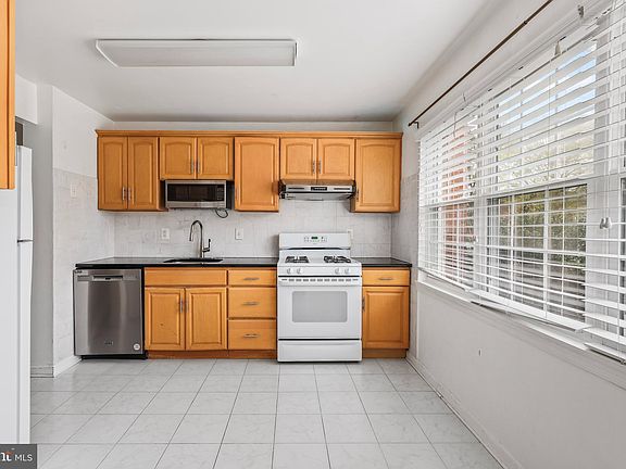 3rd image of 7848 Snead Ln